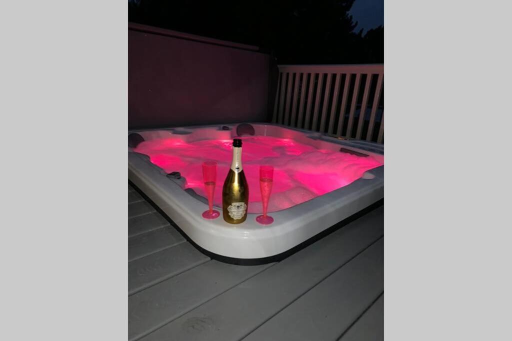 Nightingale Lodge With Hot Tub Barmby on the Moor Экстерьер фото